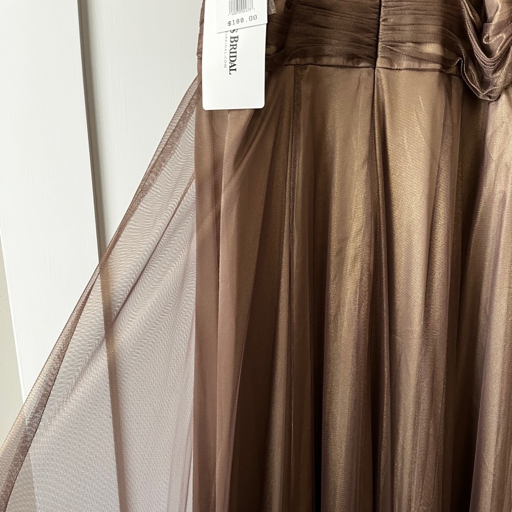 Elegant Gold Evening Gown - Picture 3 of 7